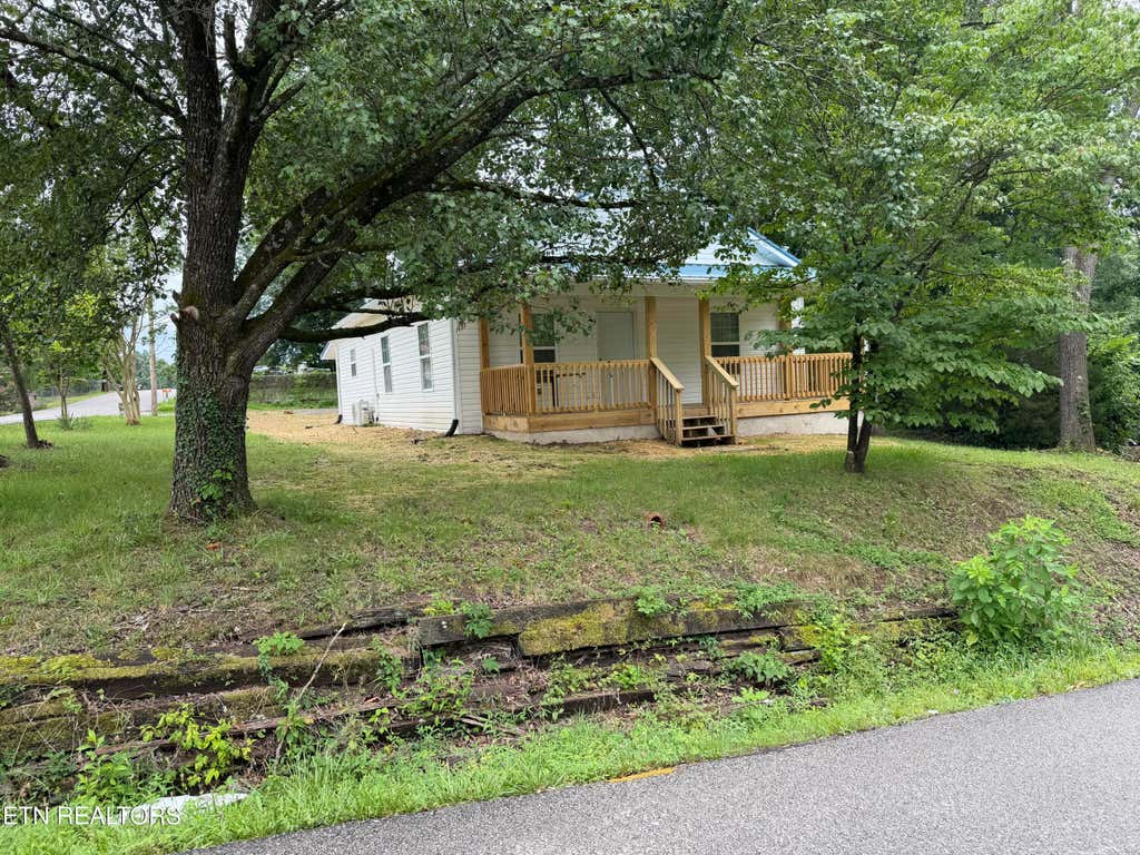Photo of 146 Roberts St, Harriman, TN 37748 (MLS # 1348532)