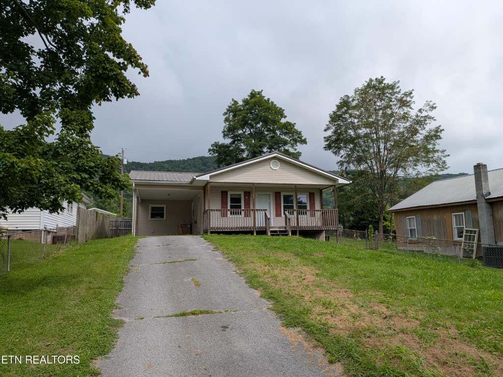 Photo of 712 W Walden St, LaFollette, TN 37766 (MLS # 1348718)