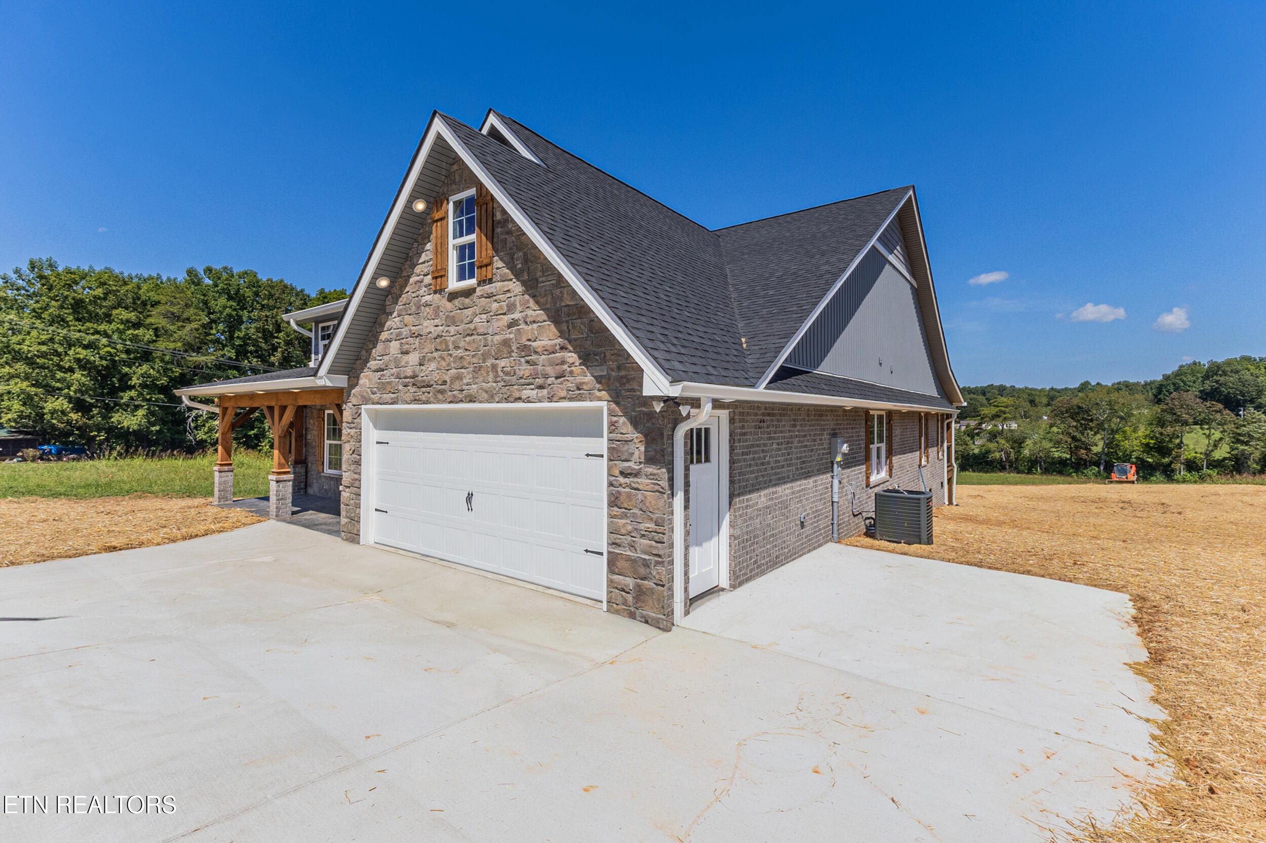6231 Bingham Lane