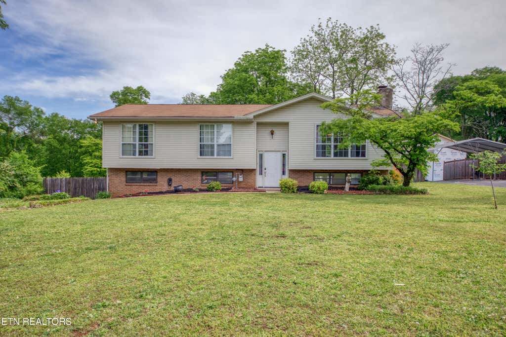 Photo of 900 Foster Drive, Lenoir City, TN 37772 (MLS # 1338910)