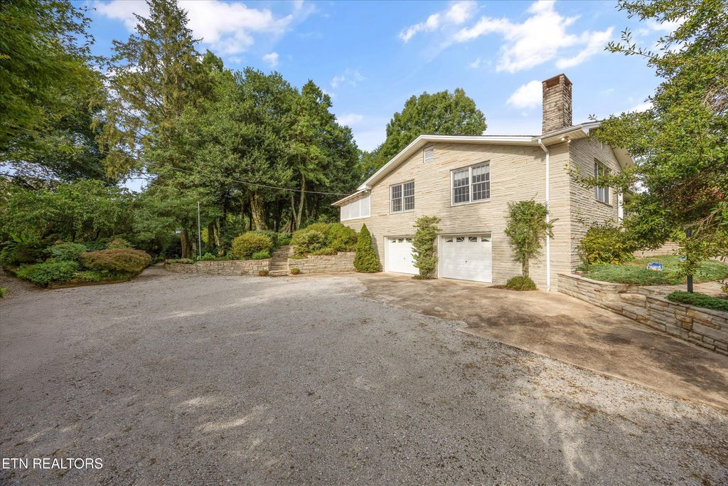 Photo of 2992 Knoxville Hwy, Wartburg, TN 37887 (MLS # 1310530)