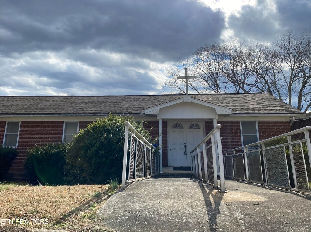 Photo of 970 Sevier Drive, Harriman, TN 37748 (MLS # 1326889)