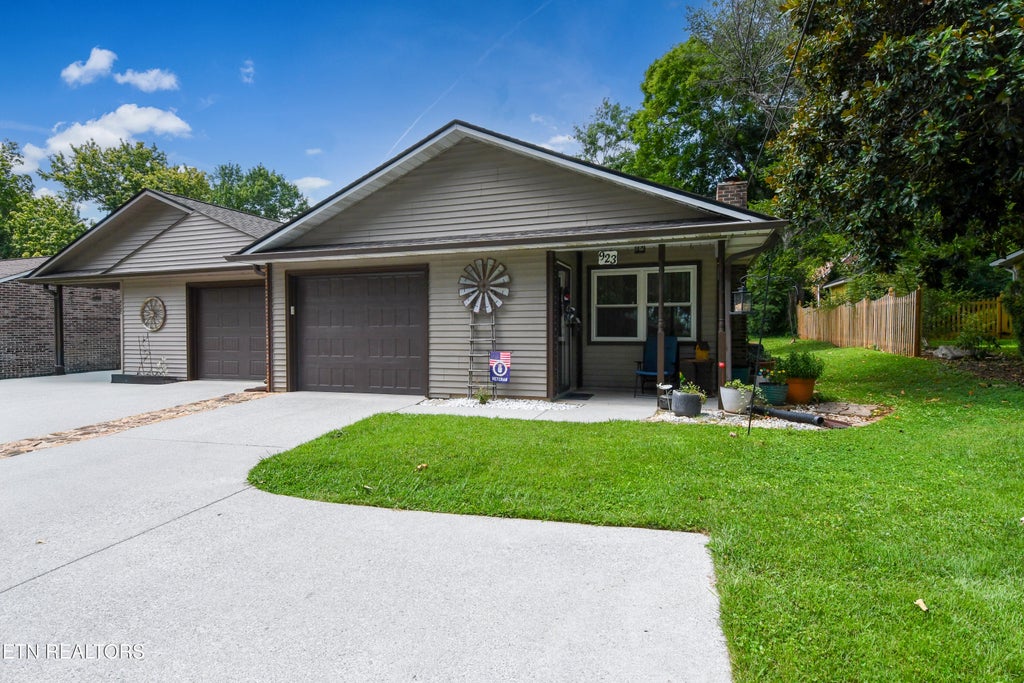 Photo of 923 S Court St, Maryville, TN 37803 (MLS # 1349024)