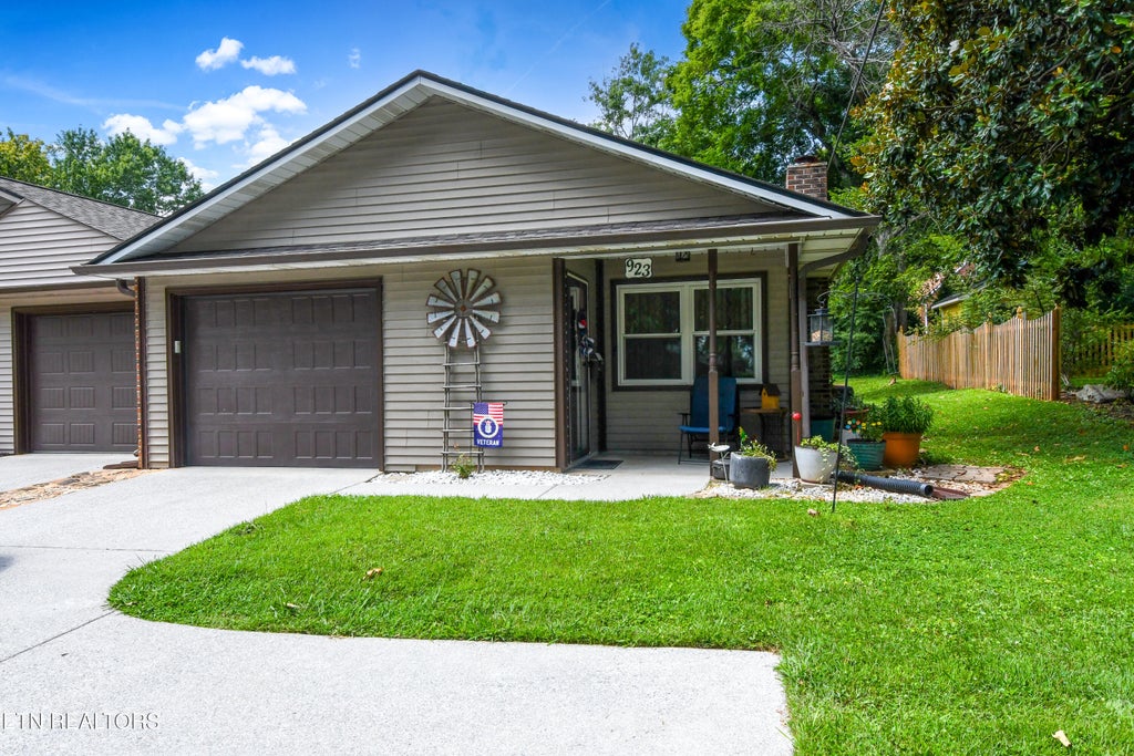 Photo of 923 S Court St, Maryville, TN 37803 (MLS # 1349024)