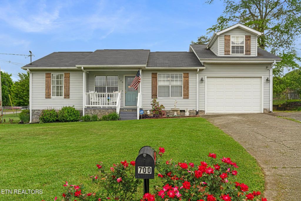 Photo of 700 Crestwood Drive, Clinton, TN 37716 (MLS # 1300139)