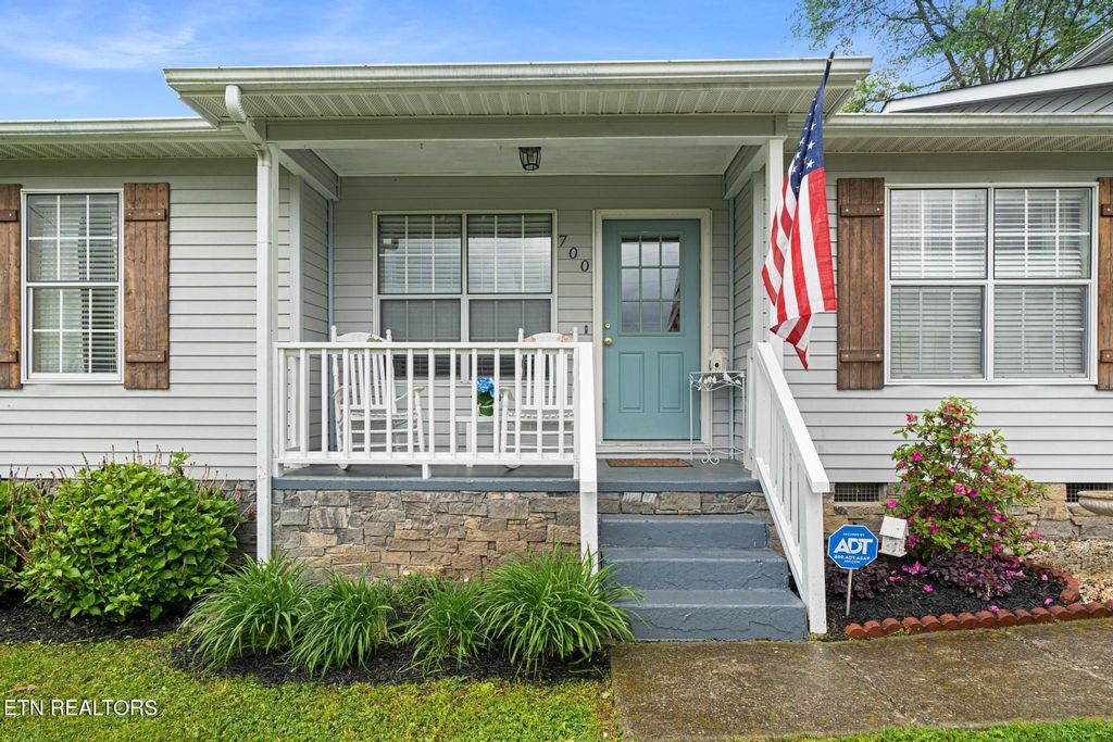 Photo of 700 Crestwood Drive, Clinton, TN 37716 (MLS # 1300139)