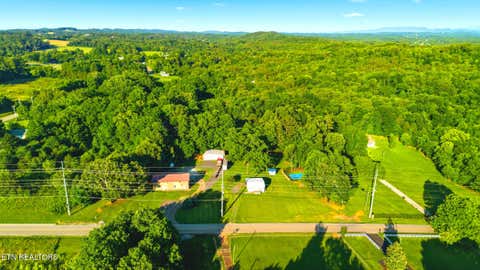 Photo of 814 Midway Rd, Strawberry Plains, TN 37871 (MLS # 1343794)