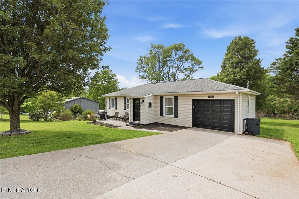 Photo of 1847 Nandina Drive, Maryville, TN 37801 (MLS # 1339001)