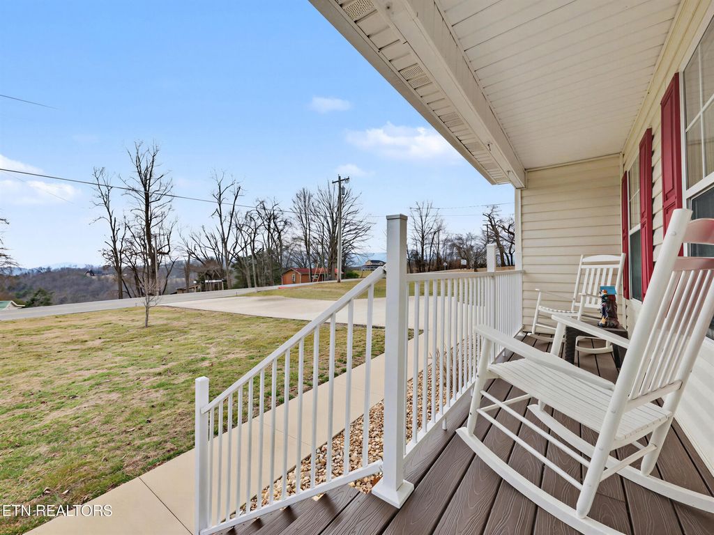 Photo of 2833 Pinecrest Rd, Jacksboro, TN 37757 (MLS # 1329147)