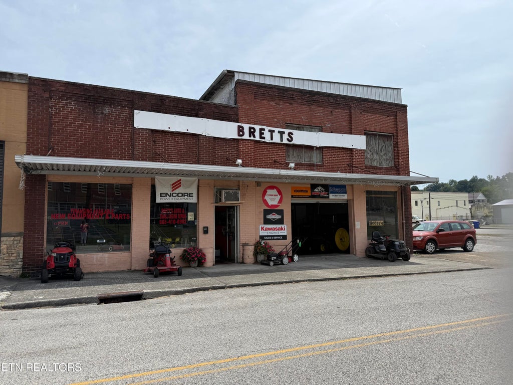 Photo of 308 Trenton St, Harriman, TN 37748 (MLS # 1353329)