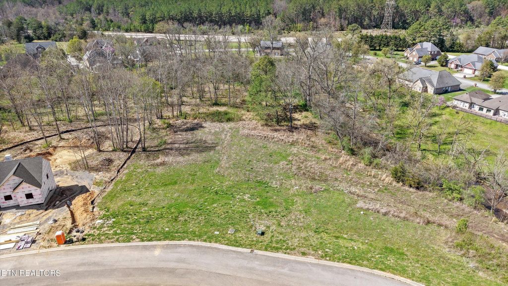 Photo of 144 Forest Creek Pkwy, Oak Ridge, TN 37830 (MLS # 1334089)