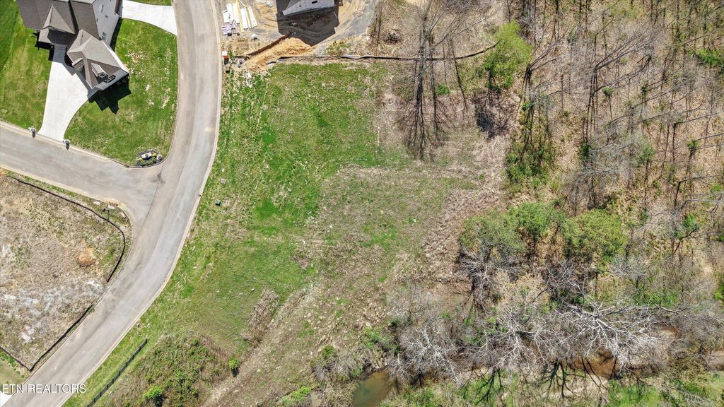Photo of 144 Forest Creek Pkwy, Oak Ridge, TN 37830 (MLS # 1334089)