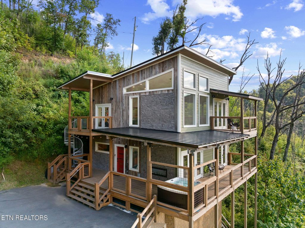 Photo of 3322 Sugar Maple Loop Rd, Sevierville, TN 37862 (MLS # 1315886)