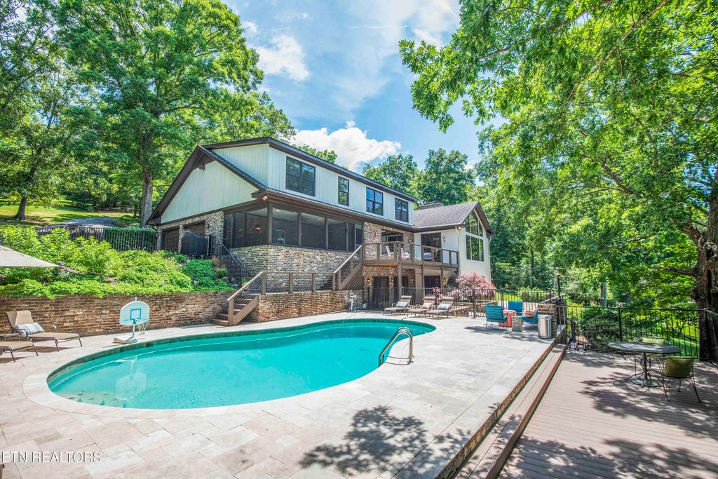 Photo of 902 Twin Cove Circle, Lenoir City, TN 37772 (MLS # 1323030)