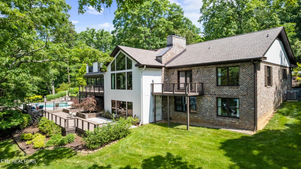 Photo of 902 Twin Cove Circle, Lenoir City, TN 37772 (MLS # 1323030)