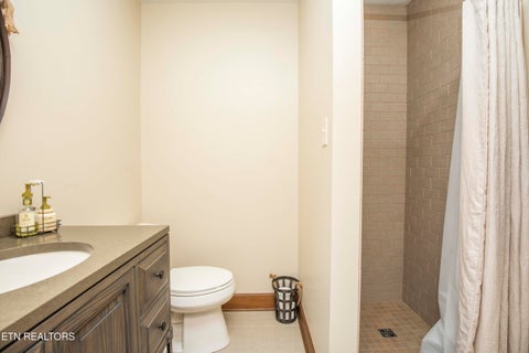 Tiny photo for 902 Twin Cove Circle, Lenoir City, TN 37772 (MLS # 1323030)