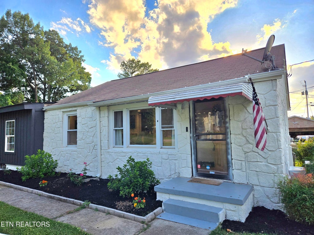 Photo of 611 Leconte Lane, Knoxville, TN 37912 (MLS # 1344353)