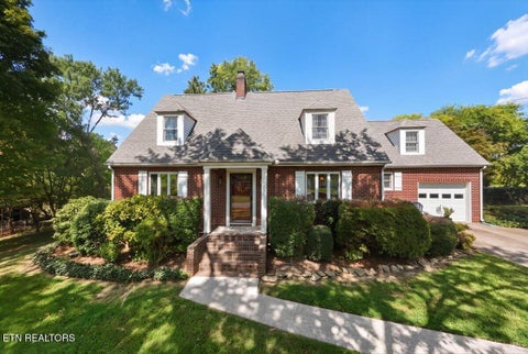 Photo of 402 N Maple St, Maryville, TN 37801 (MLS # 1355645)