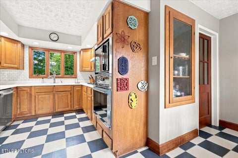 Tiny photo for 402 N Maple St, Maryville, TN 37801 (MLS # 1355645)