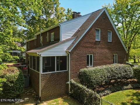 Tiny photo for 402 N Maple St, Maryville, TN 37801 (MLS # 1355645)