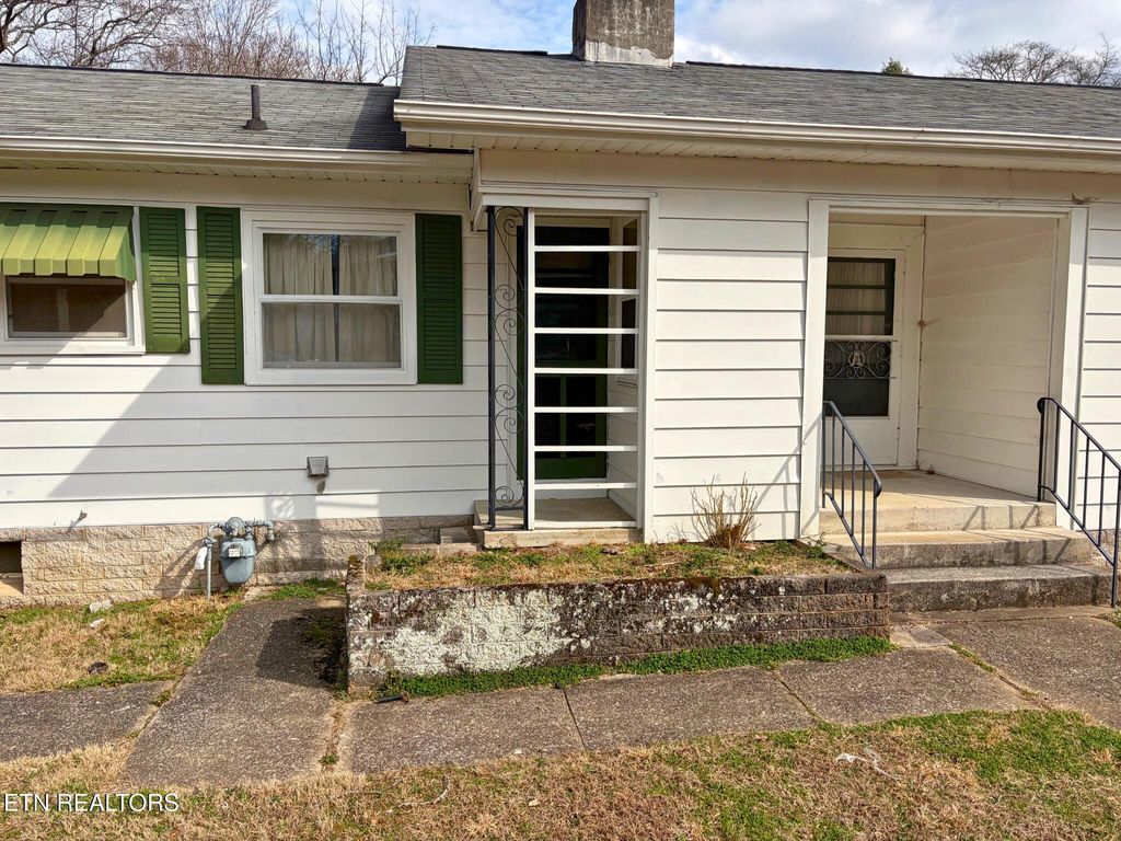 Photo of 102 Underwood Rd, Oak Ridge, TN 37830 (MLS # 1330627)