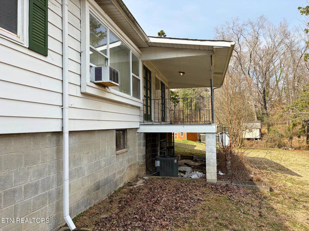 Photo of 102 Underwood Rd, Oak Ridge, TN 37830 (MLS # 1330627)