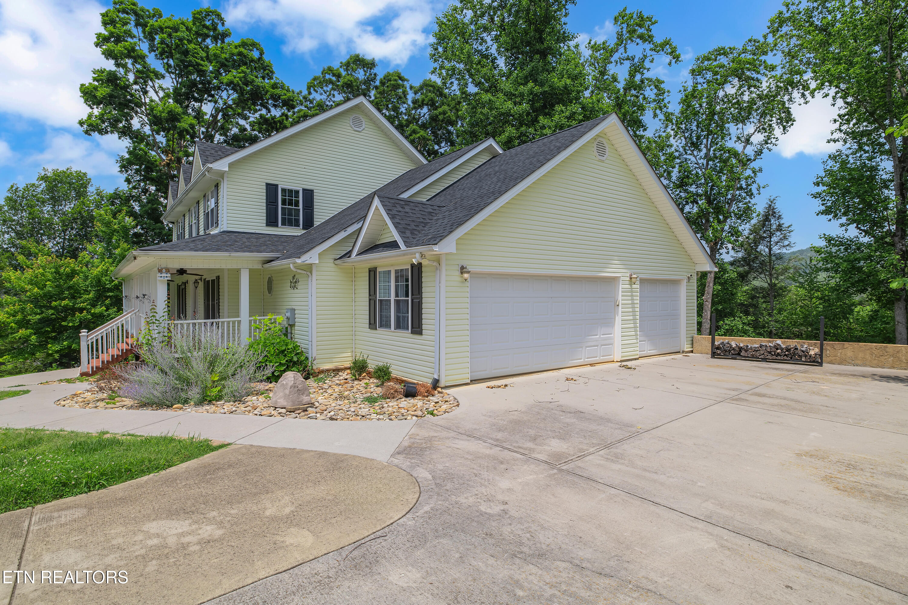 4040 Roundtop Drive
