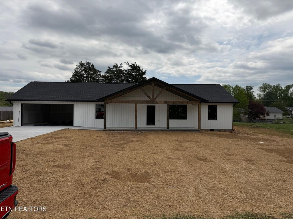Photo of 200 Farris Circle, LaFollette, TN 37766 (MLS # 1336857)