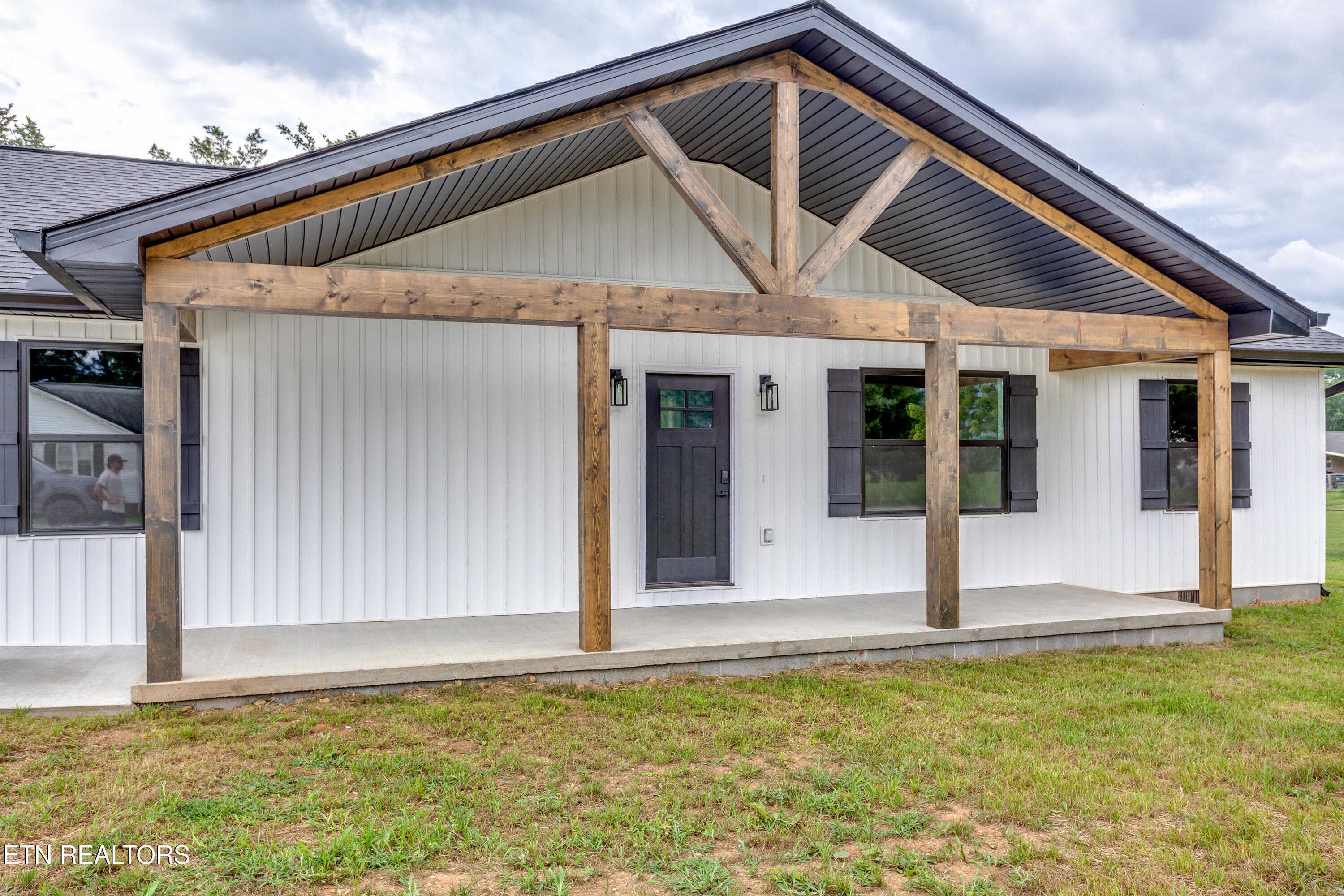 200 Farris Circle
