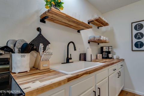 Tiny photo for 524 Reba Ln Ln, Gatlinburg, TN 37738 (MLS # 1324503)