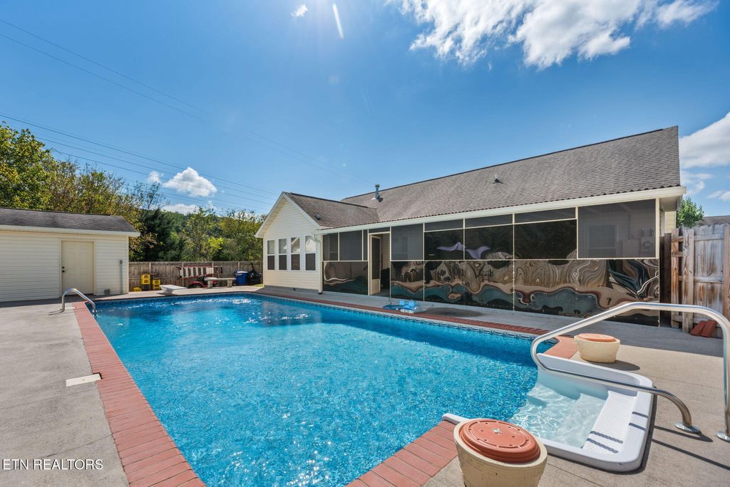 Photo of 1502 Maremont Rd, Knoxville, TN 37918 (MLS # 1317636)