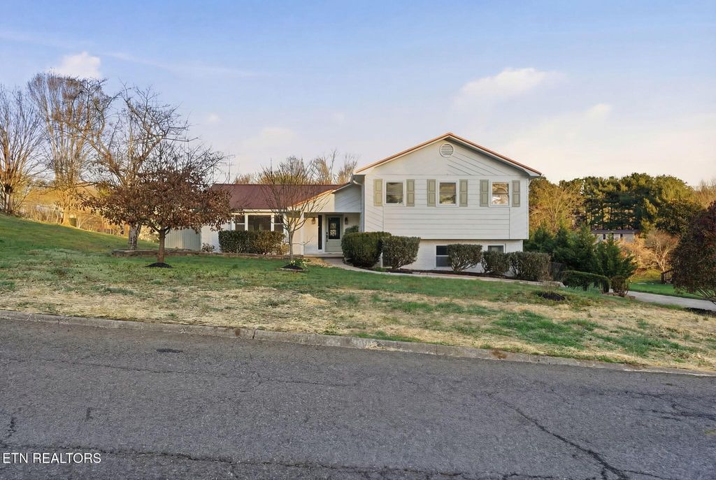 Photo of 2085 Seven Oaks Drive, Morristown, TN 37814 (MLS # 1333237)