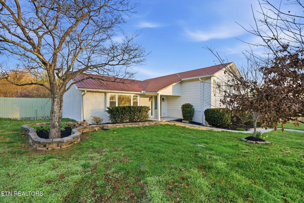 Photo of 2085 Seven Oaks Drive, Morristown, TN 37814 (MLS # 1333237)