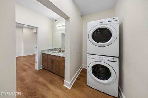 Tiny photo for 131 W Anderson Ave #102, Knoxville, TN 37917 (MLS # 1327028)