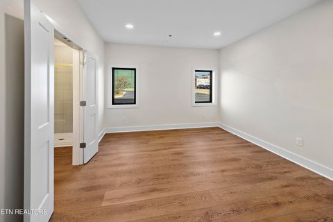 Tiny photo for 131 W Anderson Ave #102, Knoxville, TN 37917 (MLS # 1327028)