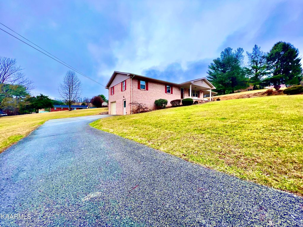 Photo of 139 Gloria Drive, Tazewell, TN 37879 (MLS # 1217099)
