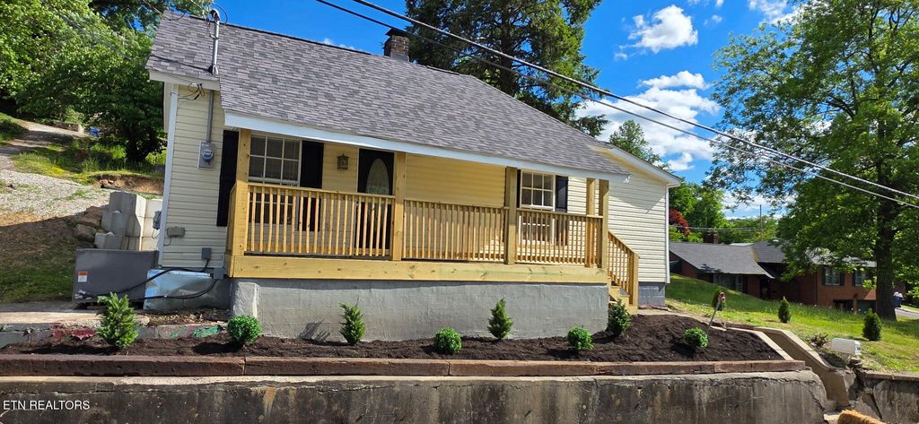 Photo of 378 Church St, Jellico, TN 37762 (MLS # 1340877)