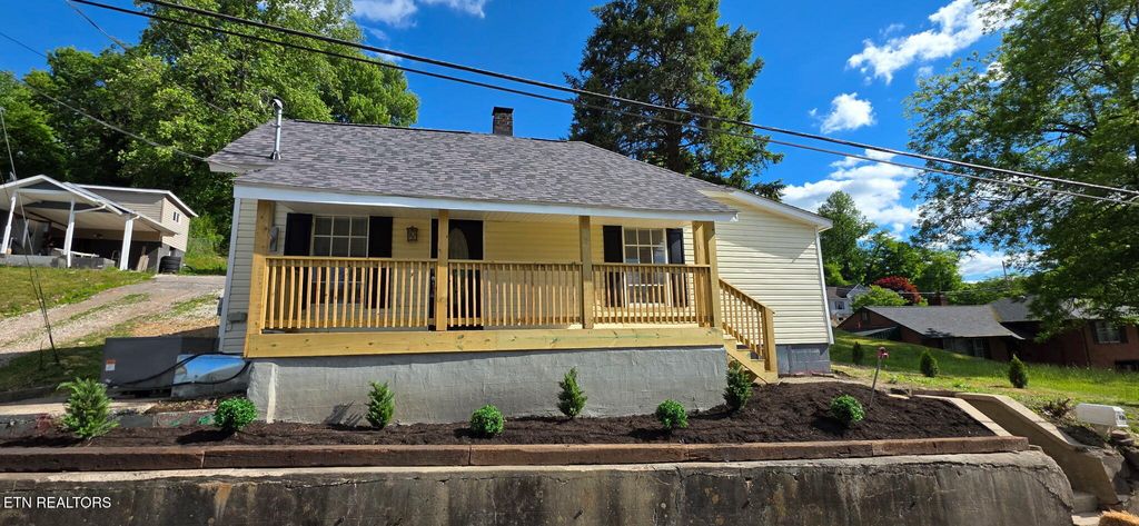 Photo of 378 Church St, Jellico, TN 37762 (MLS # 1340877)