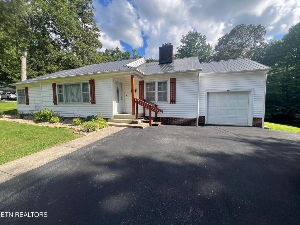 Photo of 342 Vine Ave, Oneida, TN 37841 (MLS # 1340096)
