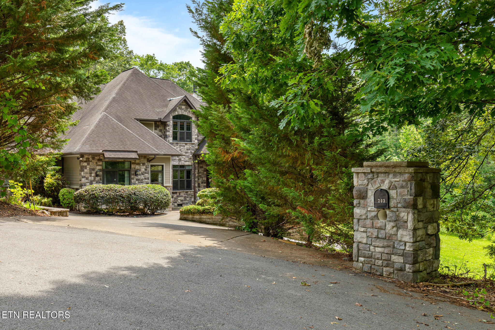 203 Georgian Lane