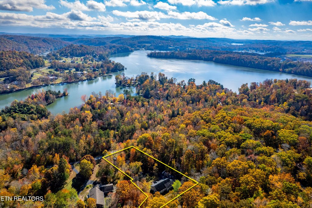 Photo of 216 Peninsula Rd, Harriman, TN 37748 (MLS # 1331650)