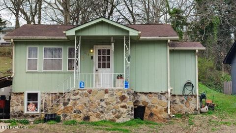 Tiny photo for 613 W 4th Ave, Lenoir City, TN 37771 (MLS # 1331433)