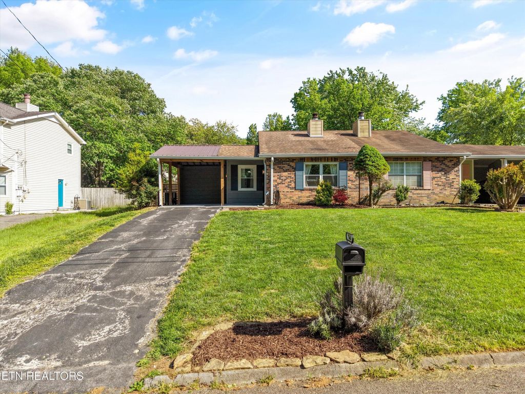 Photo of 7563 NW Chatham Circle, Knoxville, TN 37909 (MLS # 1337911)