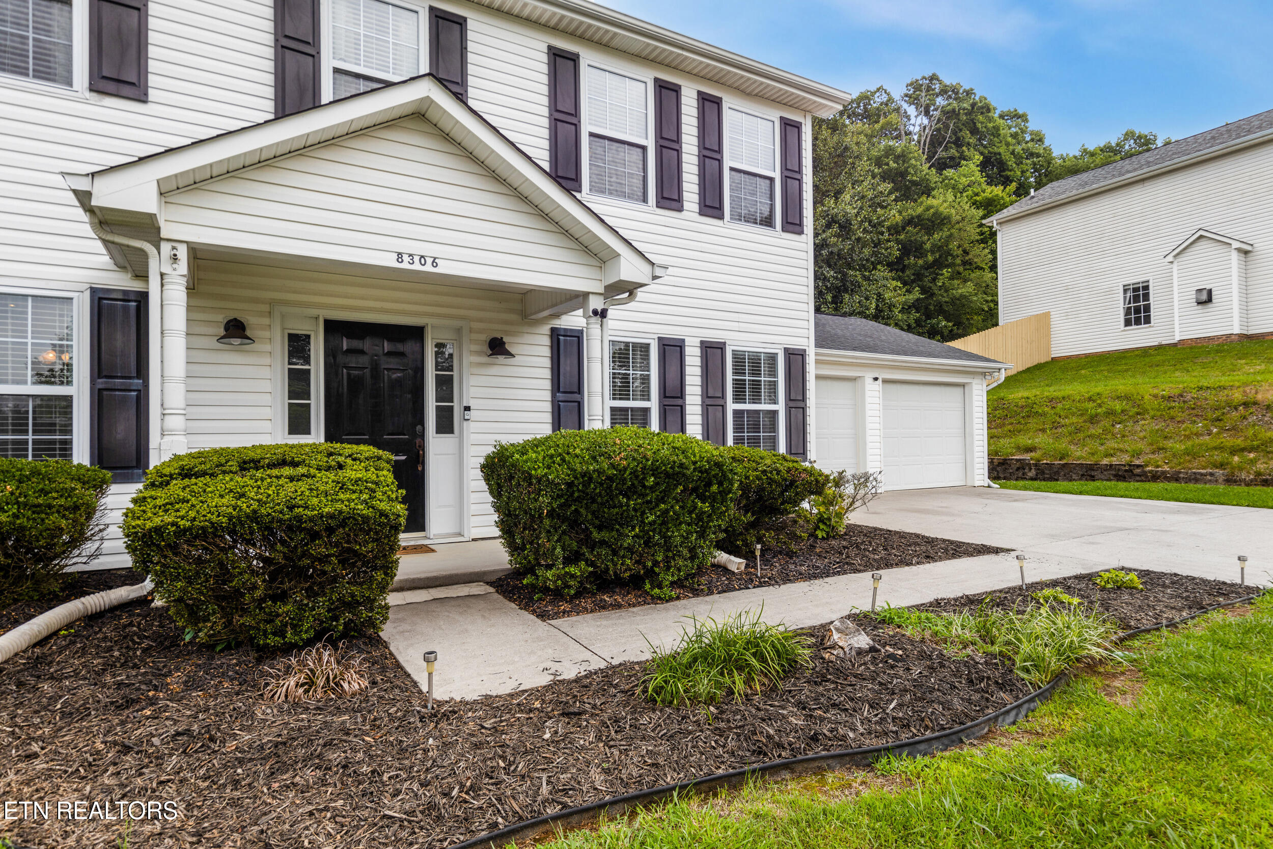 8306 Foxworth Tr