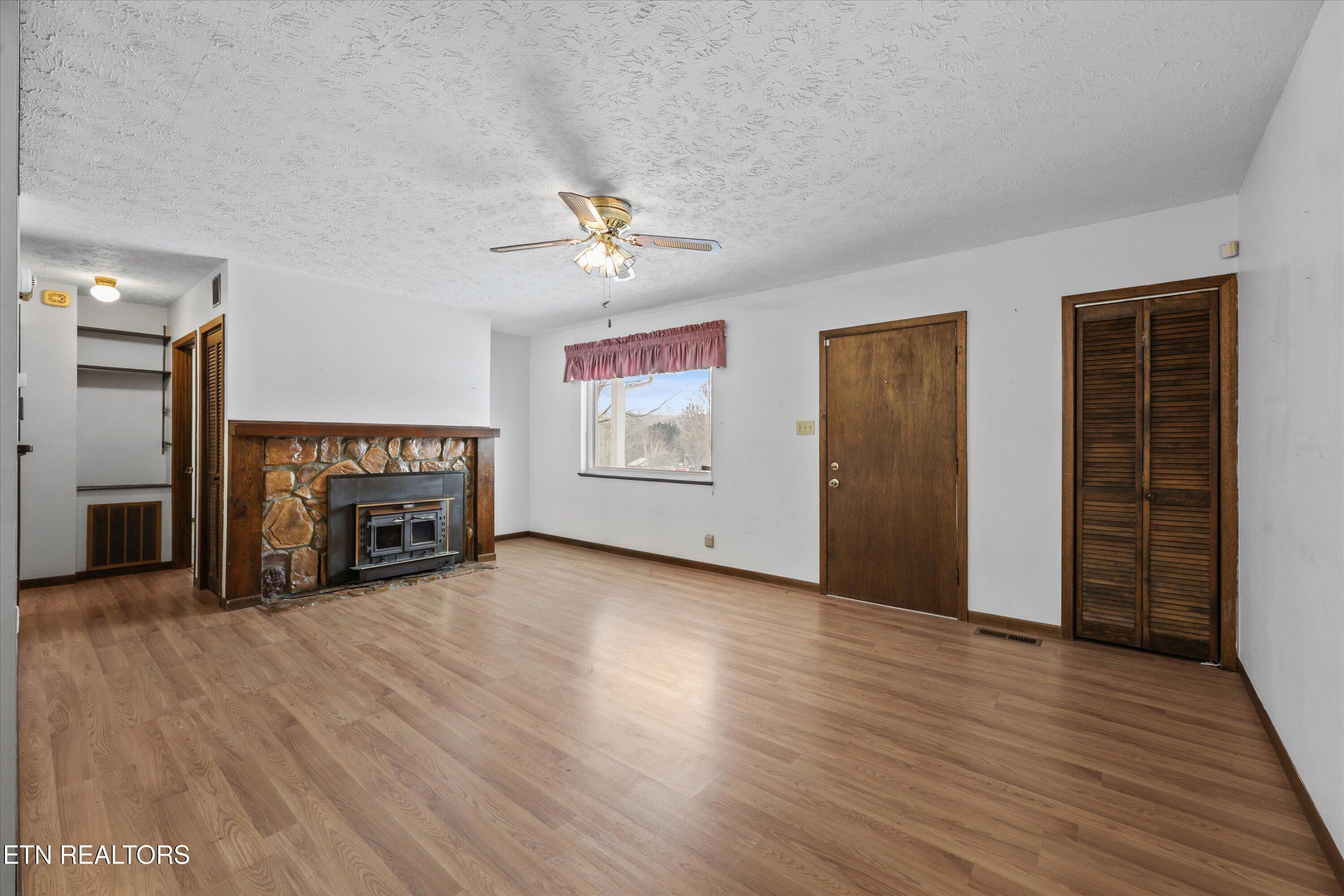 359 E Wolf Valley Rd