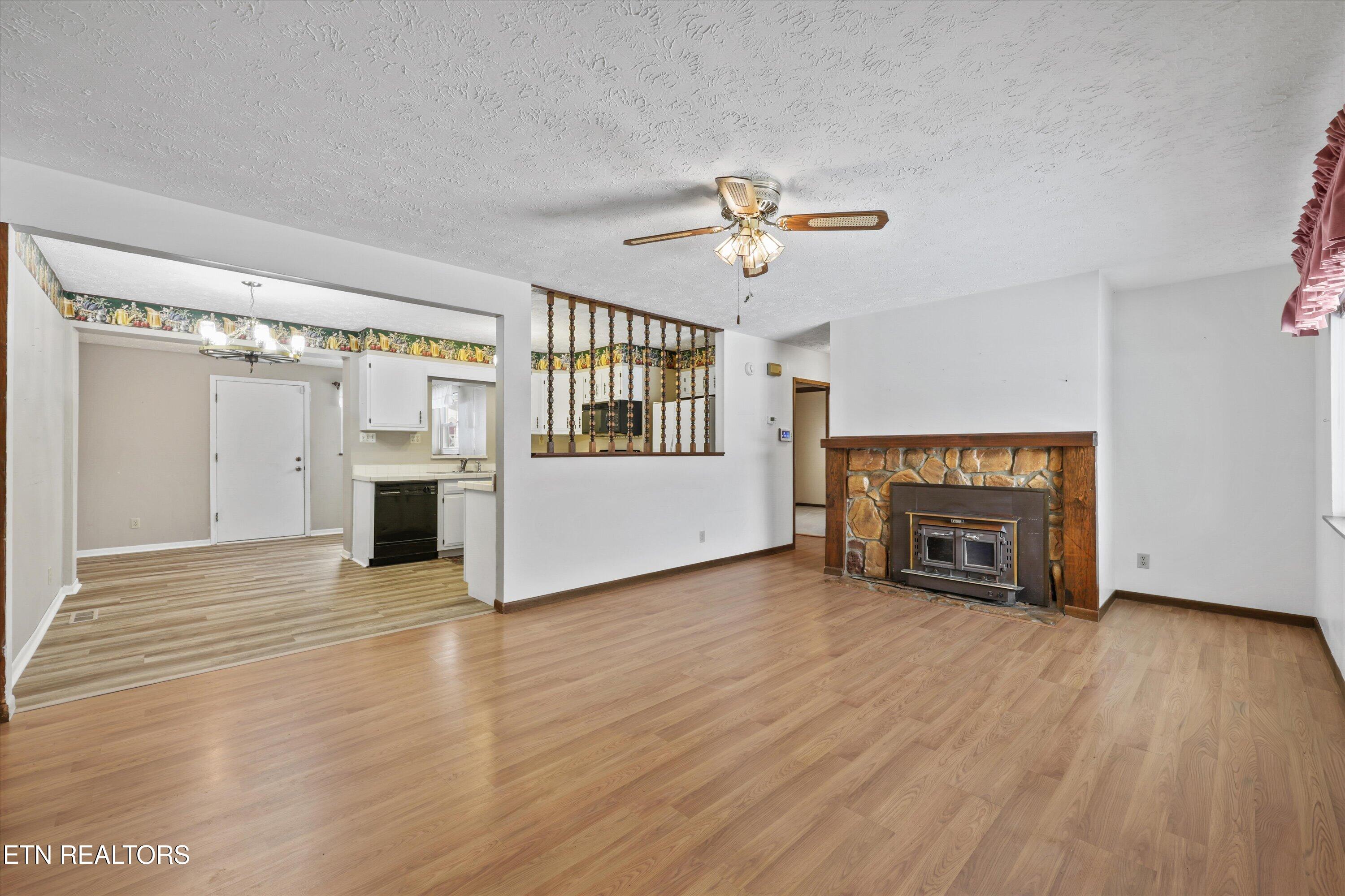 359 E Wolf Valley Rd