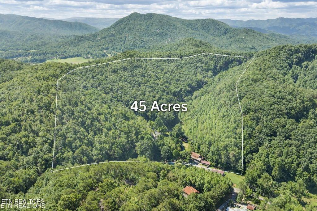 Photo of 2792 Happy Hollow Rd, Sevierville, TN 37862 (MLS # 1325258)