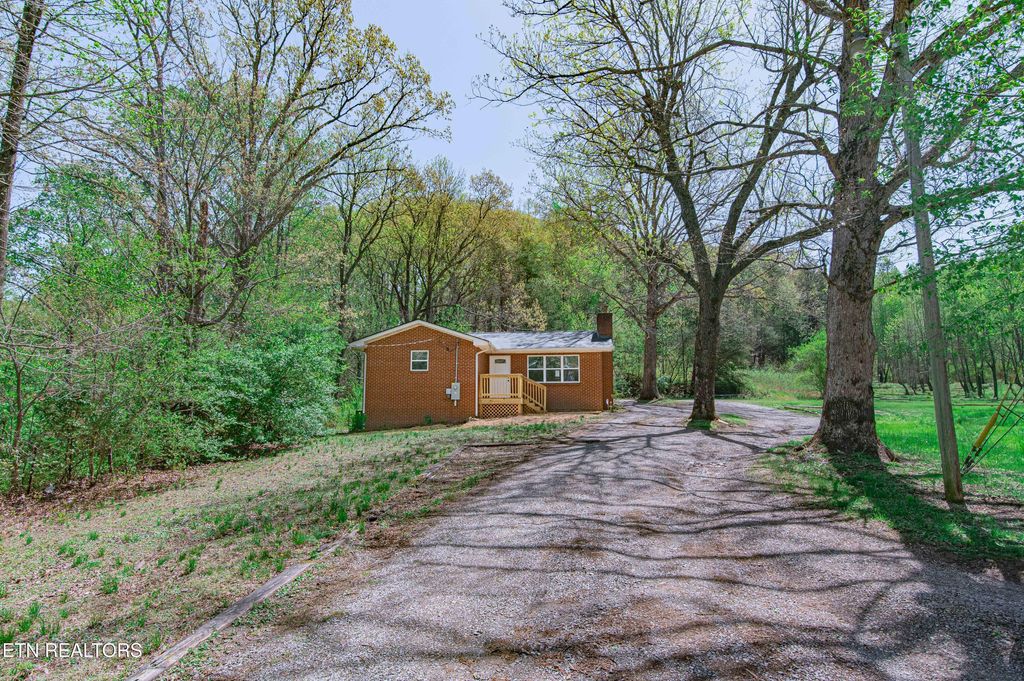 Photo of 318 Lee Rd, Clinton, TN 37716 (MLS # 1297086)