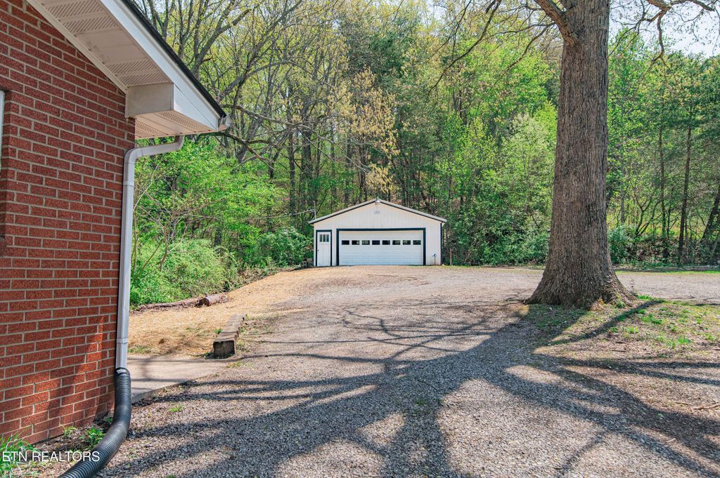 Photo of 318 Lee Rd, Clinton, TN 37716 (MLS # 1297086)