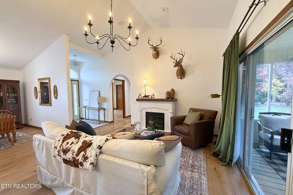 Photo of 407 Elokwa Place, Loudon, TN 37774 (MLS # 1333971)